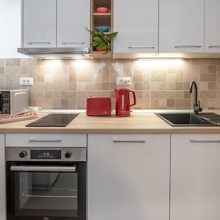Two-Bedroom Apartment In The Centre Makarska Kültér fotó