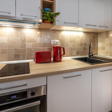 Two-Bedroom Apartment In The Centre Makarska Kültér fotó
