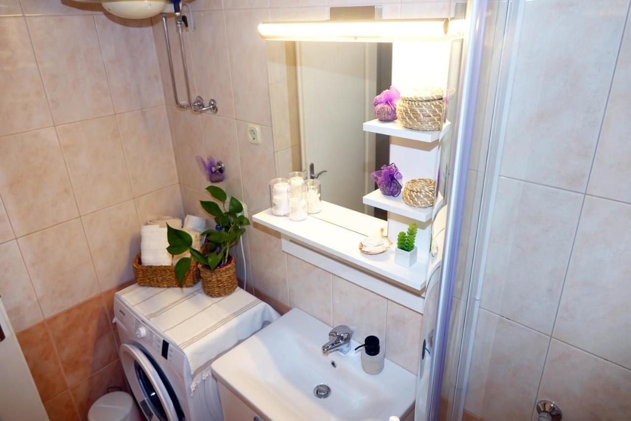 Two-Bedroom Apartment In The Centre Makarska Kültér fotó