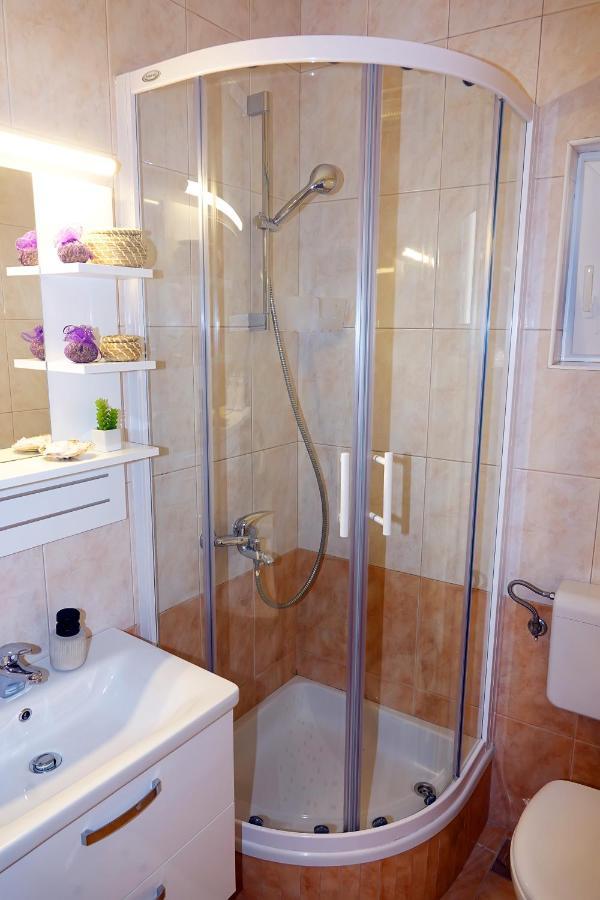 Two-Bedroom Apartment In The Centre Makarska Kültér fotó