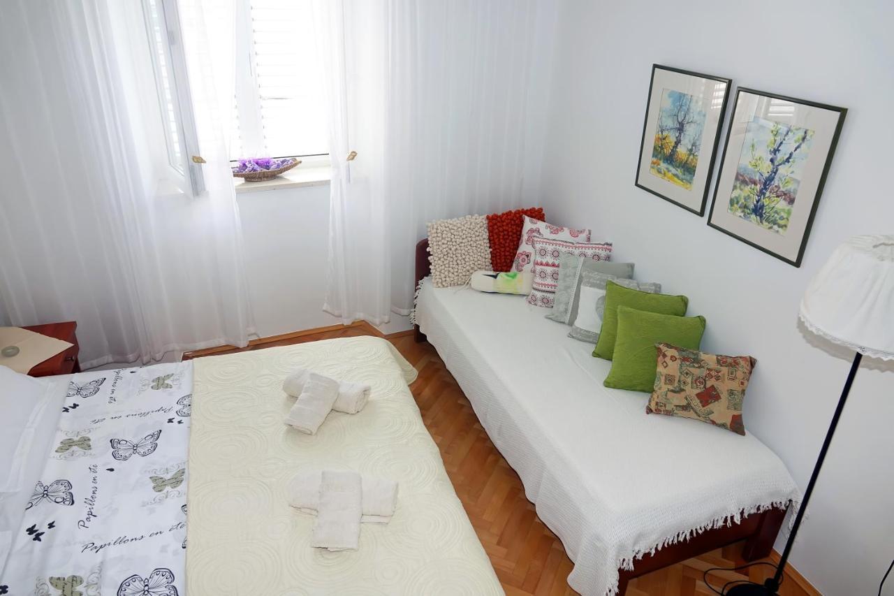 Two-Bedroom Apartment In The Centre Makarska Kültér fotó