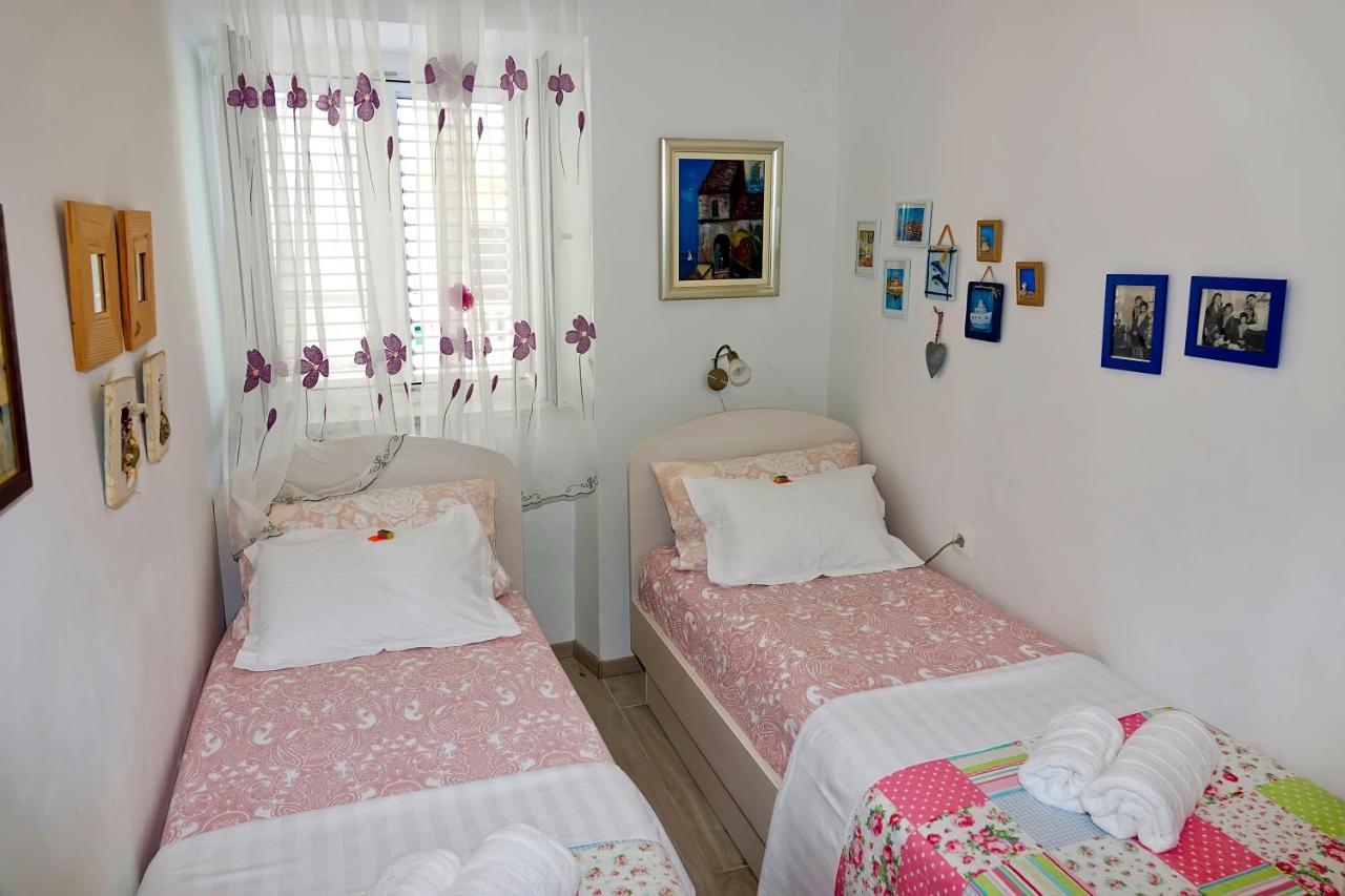 Two-Bedroom Apartment In The Centre Makarska Kültér fotó