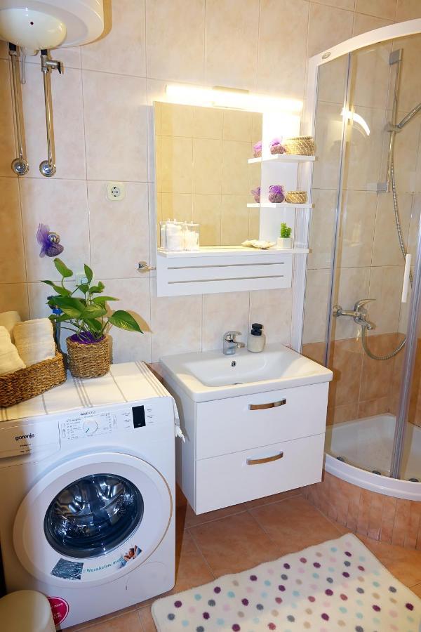 Two-Bedroom Apartment In The Centre Makarska Kültér fotó