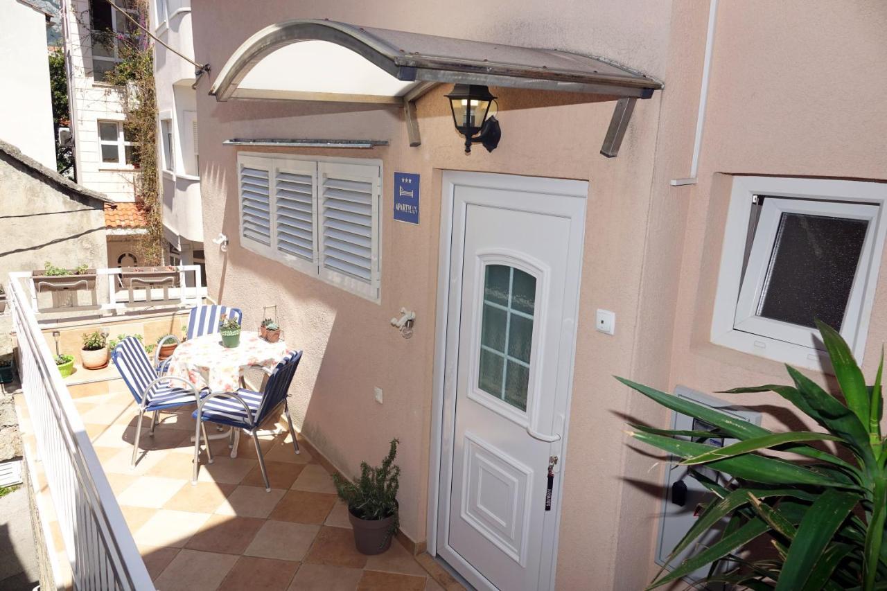 Two-Bedroom Apartment In The Centre Makarska Kültér fotó
