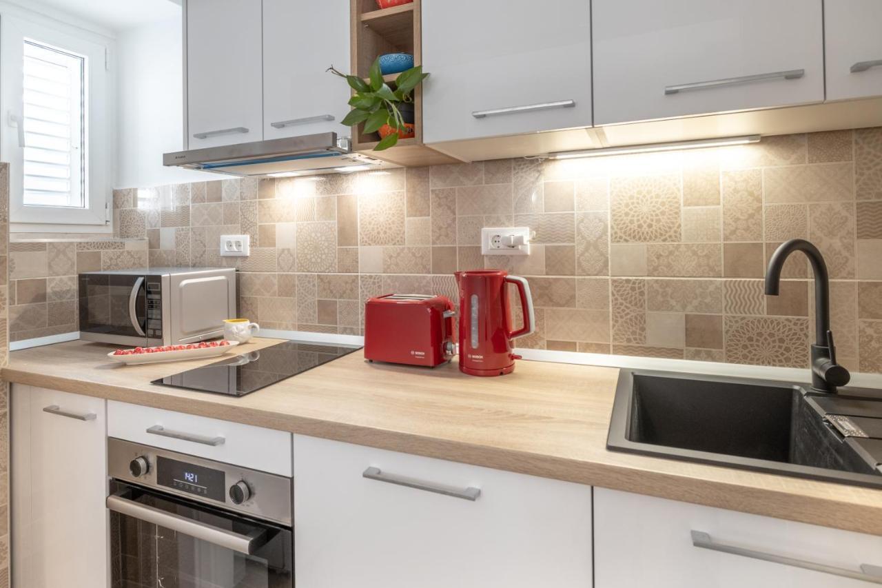 Two-Bedroom Apartment In The Centre Makarska Kültér fotó