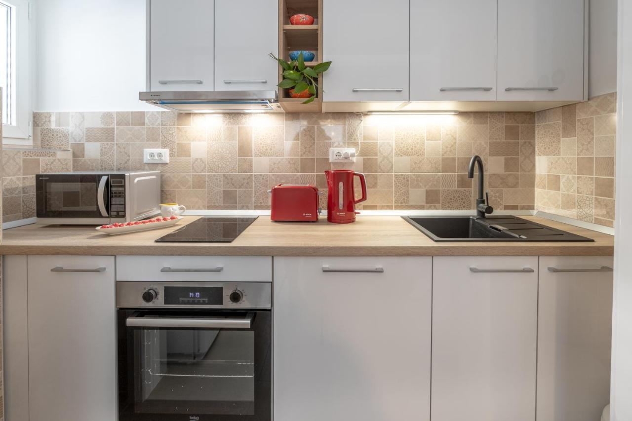 Two-Bedroom Apartment In The Centre Makarska Kültér fotó