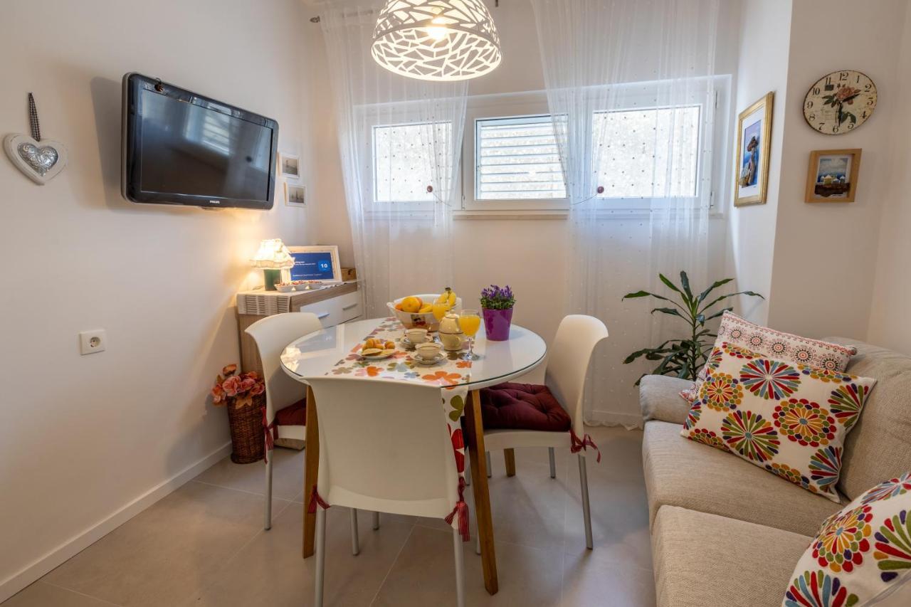 Two-Bedroom Apartment In The Centre Makarska Kültér fotó