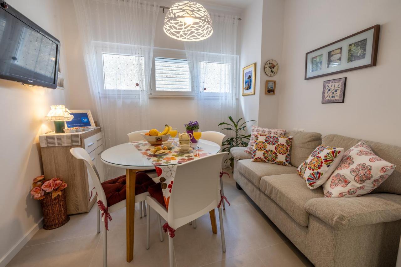 Two-Bedroom Apartment In The Centre Makarska Kültér fotó