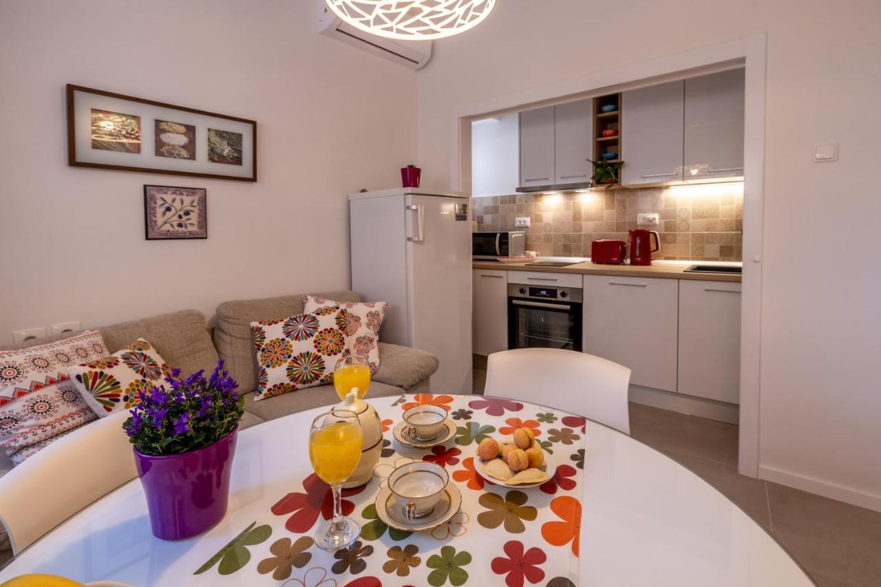 Two-Bedroom Apartment In The Centre Makarska Kültér fotó